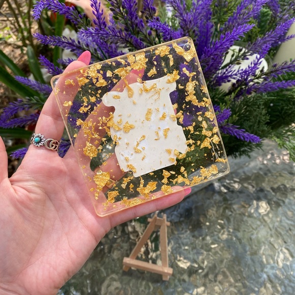 Taylor Swift 1989 Cartoon with Gold Flakes Resin Display Art & Mini Easel - Picture 8 of 17